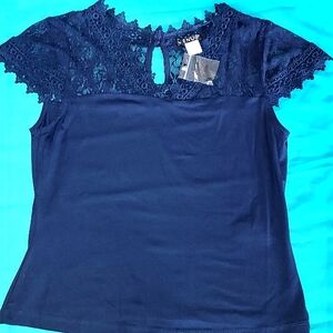 NWOT Top VENUS  SZ M NAVY